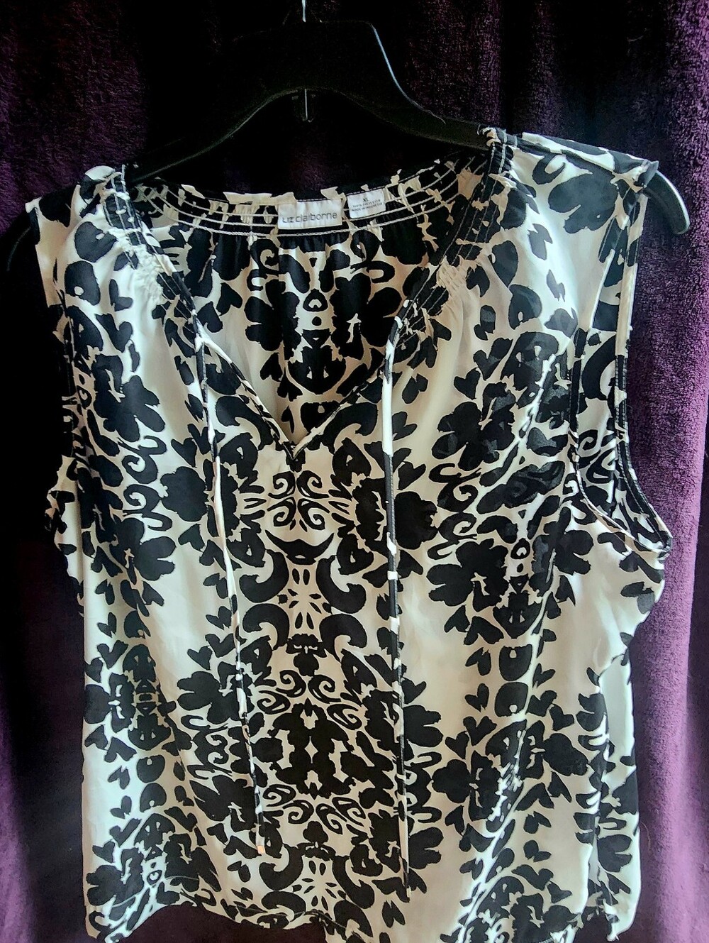 Liz Claiborne Women’s XL Woven Polyester Blouse V-Neck Sleeveless Floral B/W